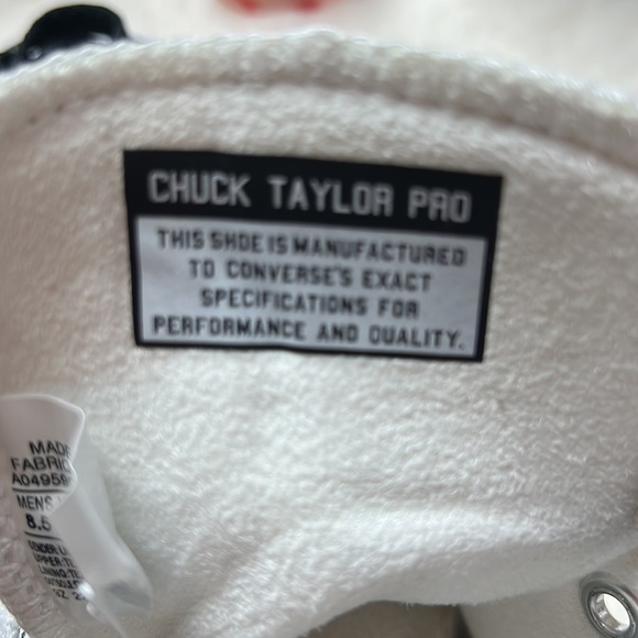 Converse brand new shoes in box. Women size 10.5 Men’s size 8.5 - Picture 6 of 7